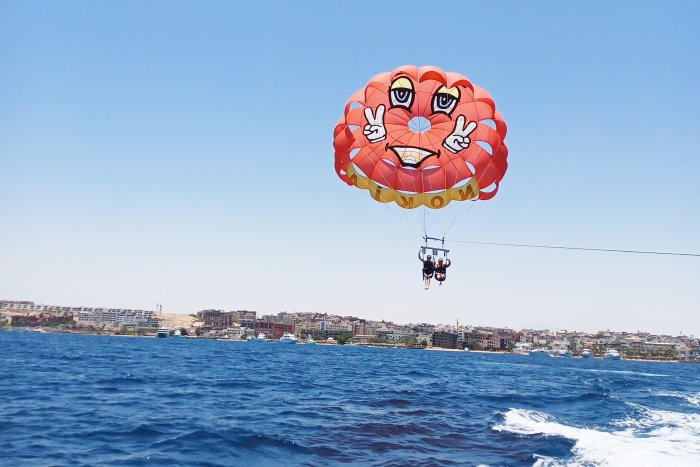 Parasiling
